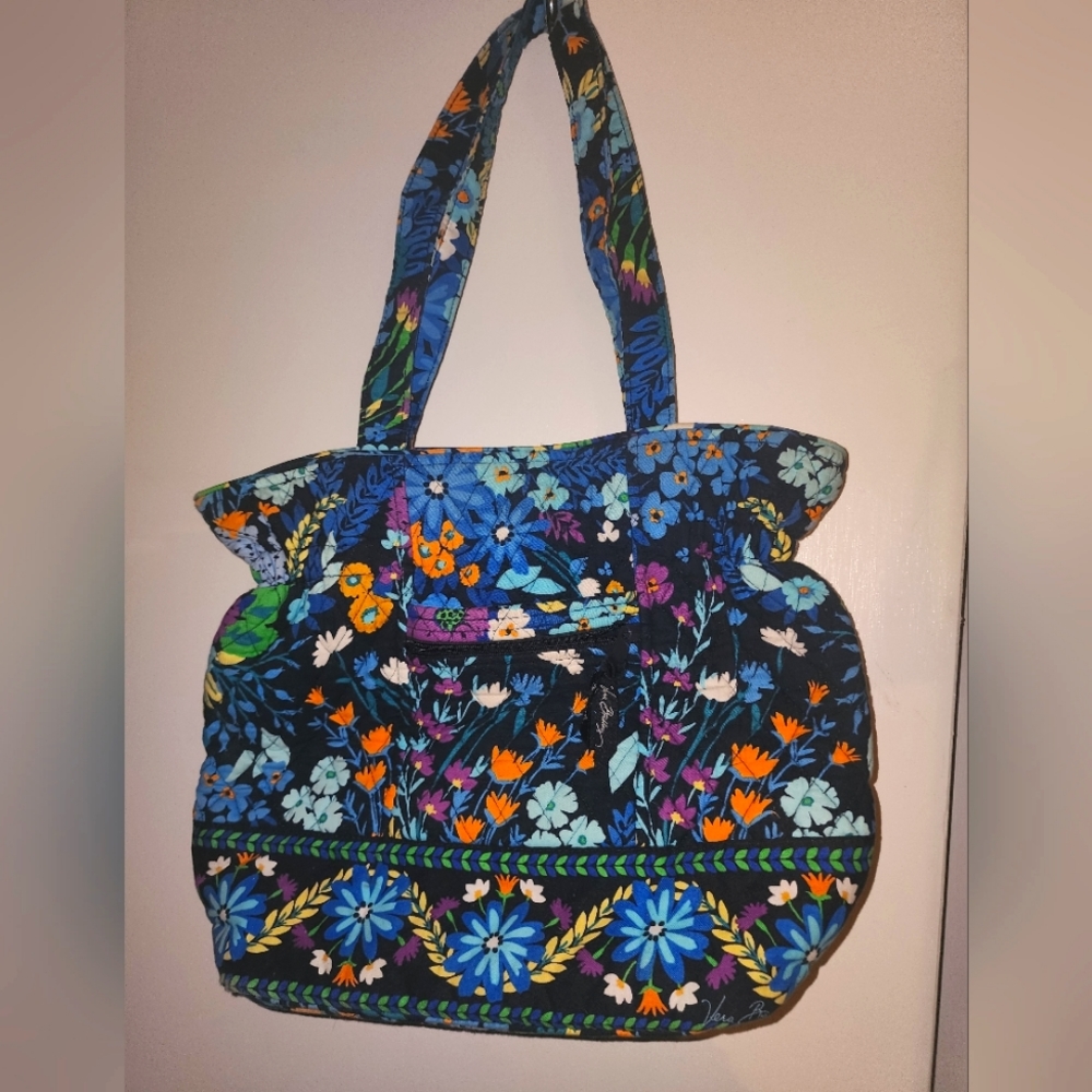 Blu3 Vera Bradley collection  Laura Tote bag/ floral bucket handbag